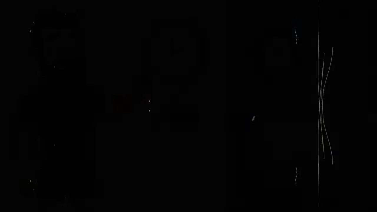 Zwei Uhren mit 7 pm und 10 pm neben Bett und Teller